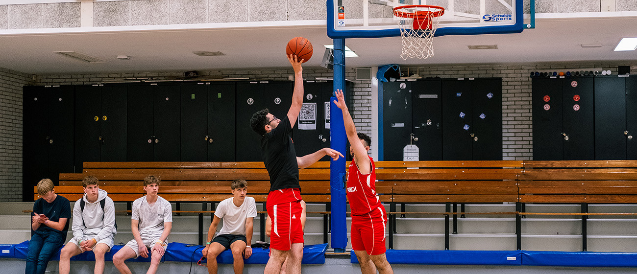 Basketbal_headerafbeelding 1300x560
