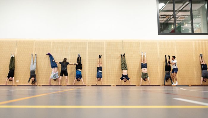 Handstand_headerafbeelding 1300x560