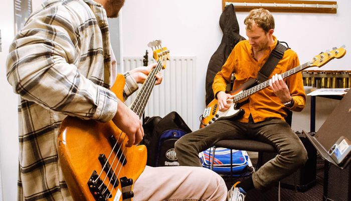 Basgitaar_headerafbeelding 1300x560