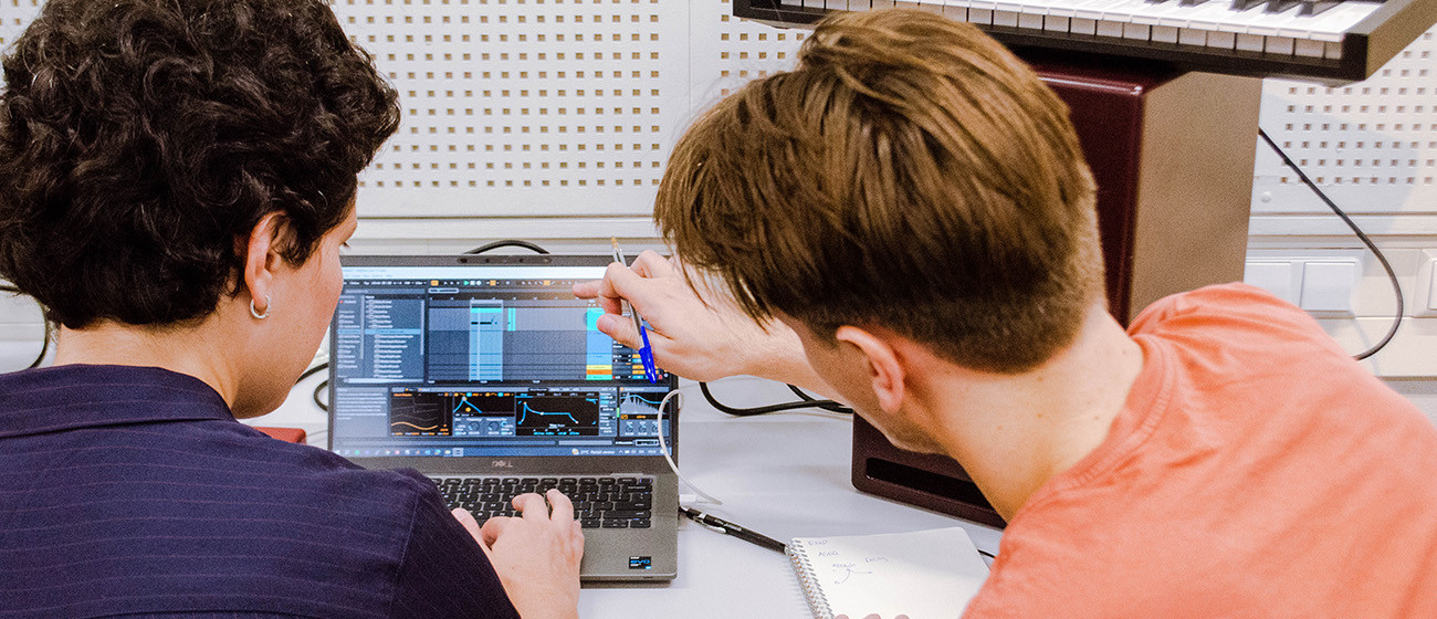 Elektronische Muziek Productie_headerafbeelding 1300x560 (1)